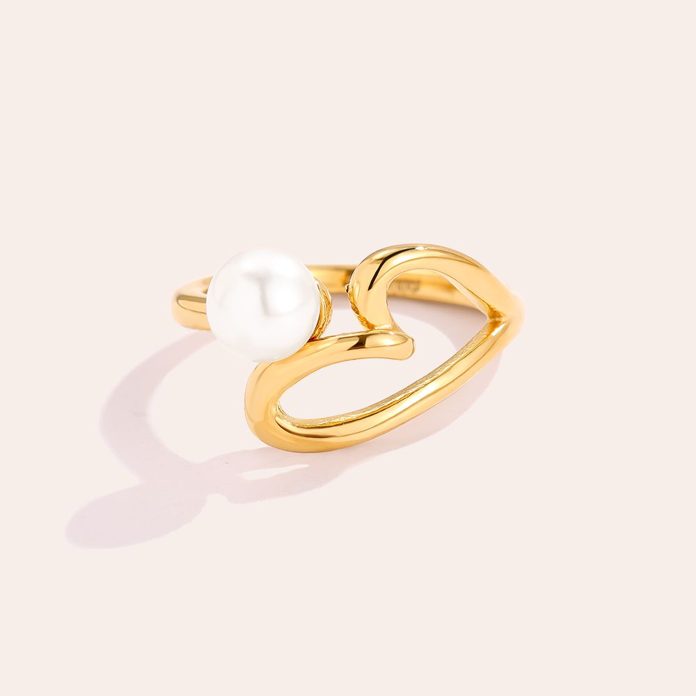 Ring pearl and heart